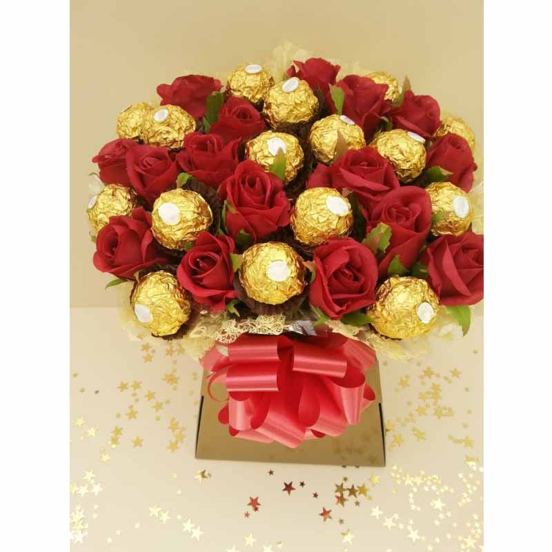 Cute Red Roses Arragement with Ferrero Rocher Chocolates